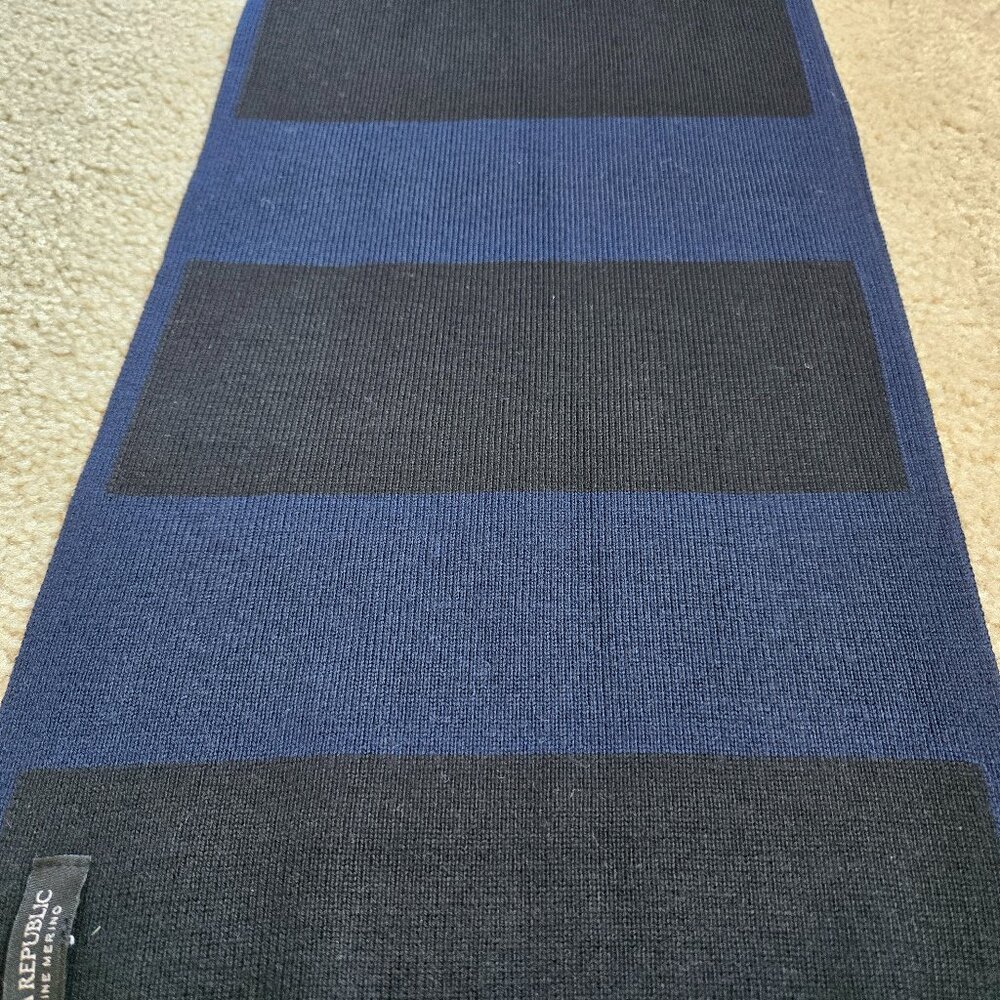 Banana Republic Extra Fine Merino Wool Knit Scarf Stripe Colorblock Blue Black - Picture 2 of 7